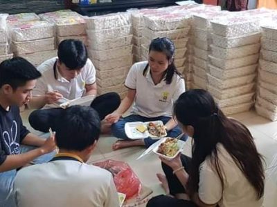Bửa trưa vội, kịp đóng hàng đi