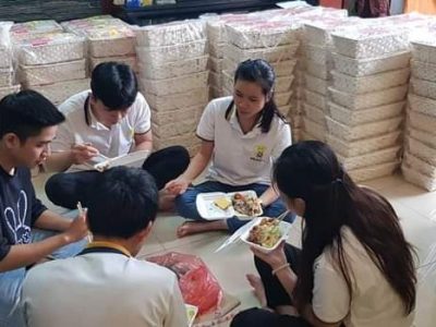 Bửa trưa vội, kịp đóng hàng đi
