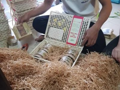 Bạn An, suốt ngày với rơm rạ